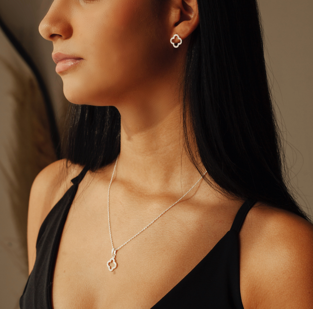 Conjunto Trevo Cravejado Vazado