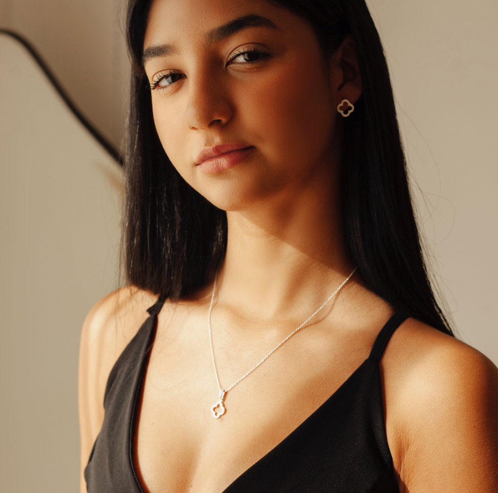 Conjunto Trevo Cravejado Vazado