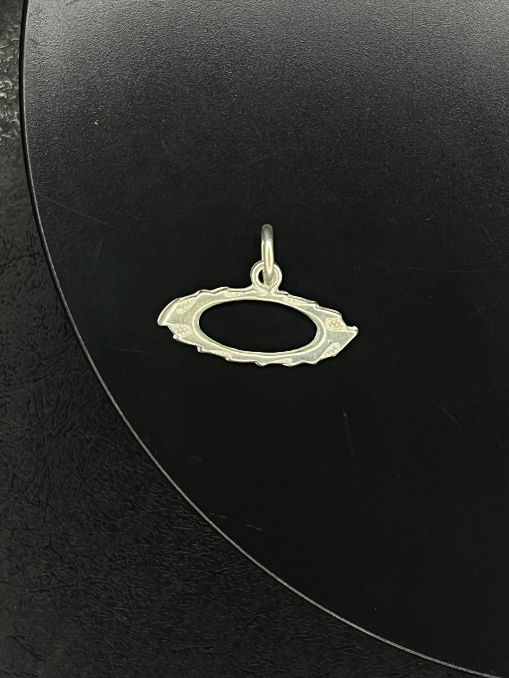 Pingente Oakley Pequeno