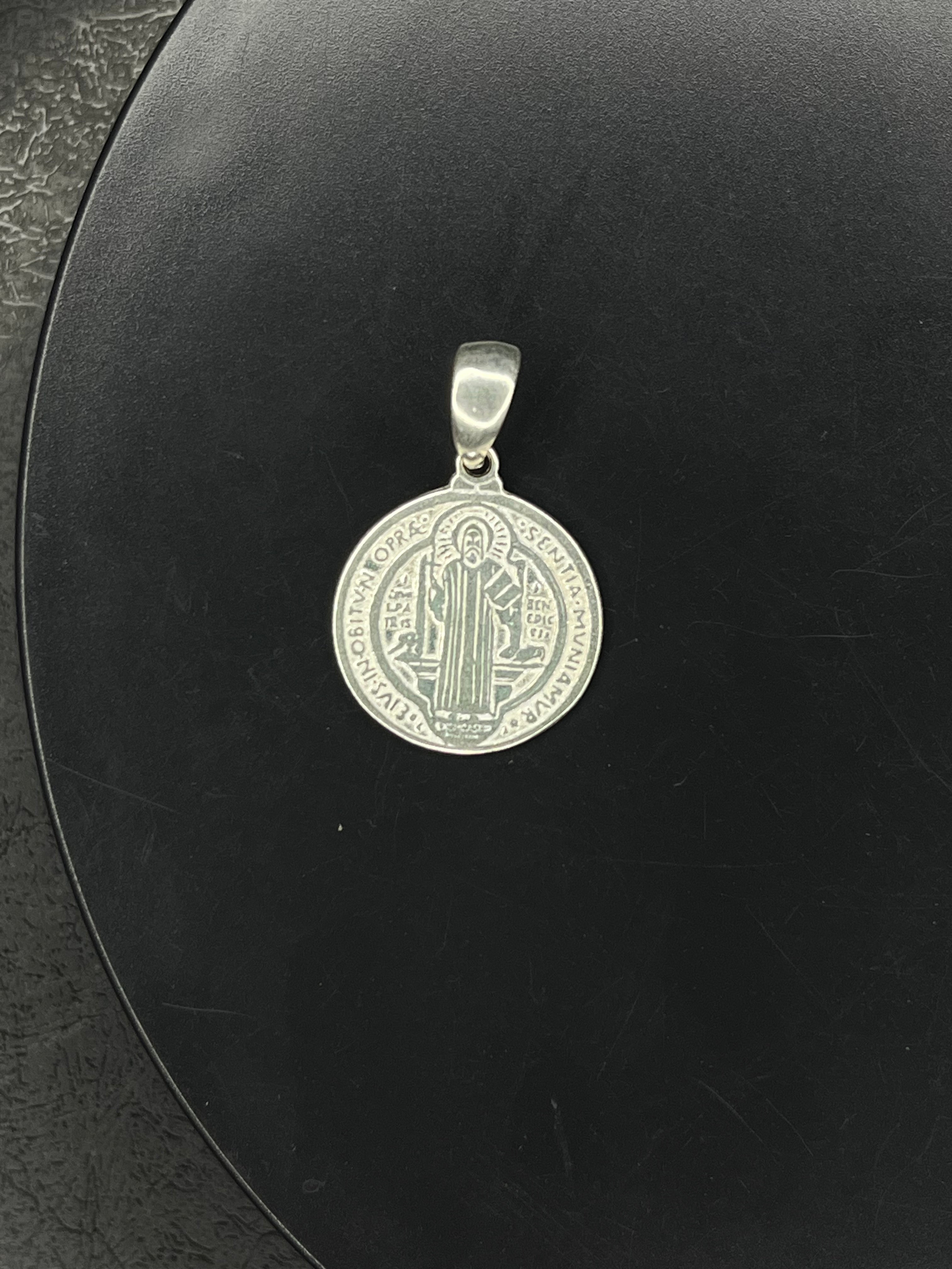 Pingente São Bento Dupla Face em Prata 925 – Tamanho Médio